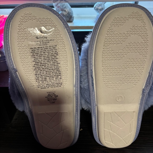 Eeyore house slippers size 9/10 - Picture 2 of 3